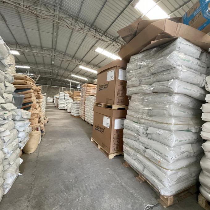 ভার্জিন টিপিইউ থার্মোপ্লাস্টিক পলিউরেথেন পেল্ট 64 ডি বাল্ক ফ্লেম রিডার্ট্যান্ট টিপিইই টিপিইউ নমুনা 17