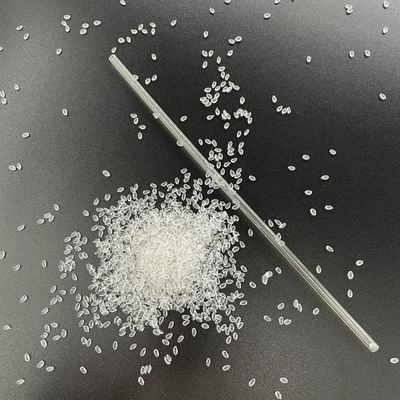 স্বচ্ছ পানির তীরে দ্রবণহীন 64 ডি টিপিইউ রজন কাঁচামাল